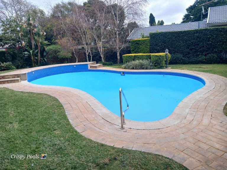 Fiberglass-lining-crispy-pools-jpg