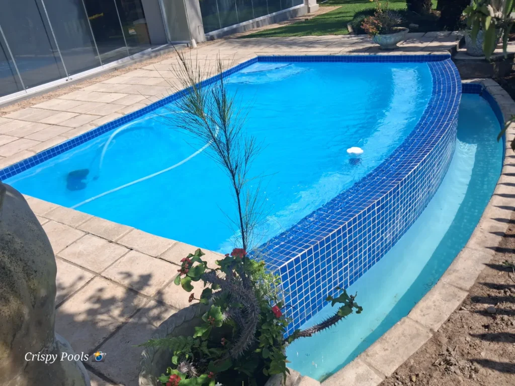 pool-resurfacing-high-glossy-fiberglass-lining-crispy-pools-image-jpg