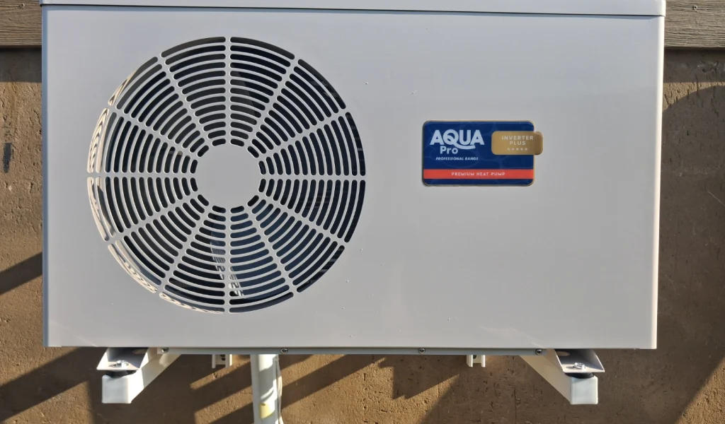 Aqau-pro-invertor-heat-pump-installeed-crispy-pool-webp