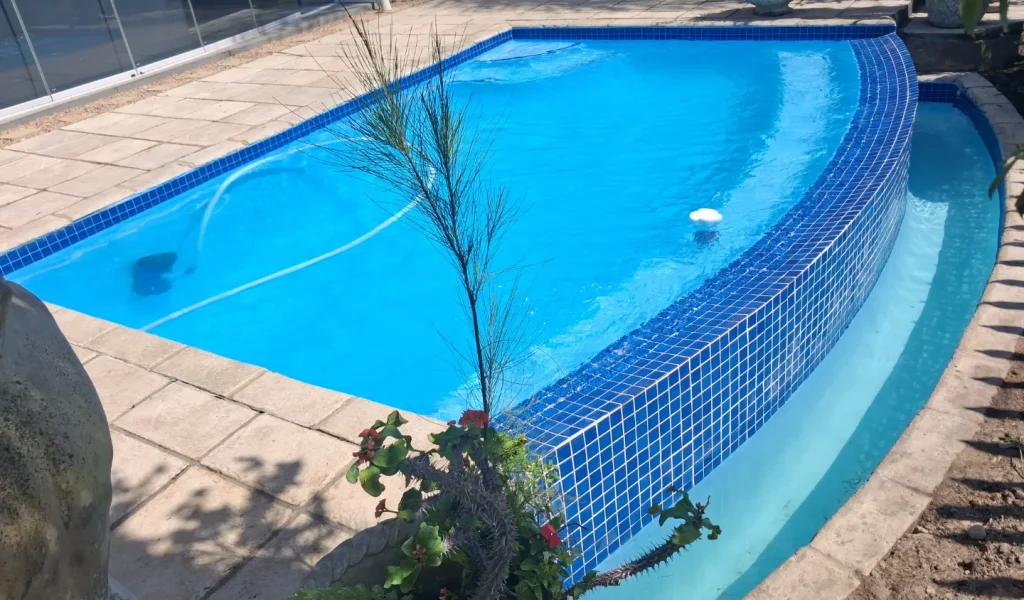 pool-resurfacing-high-glossy-fiberglass-lining-crispy-pools-image-jpg